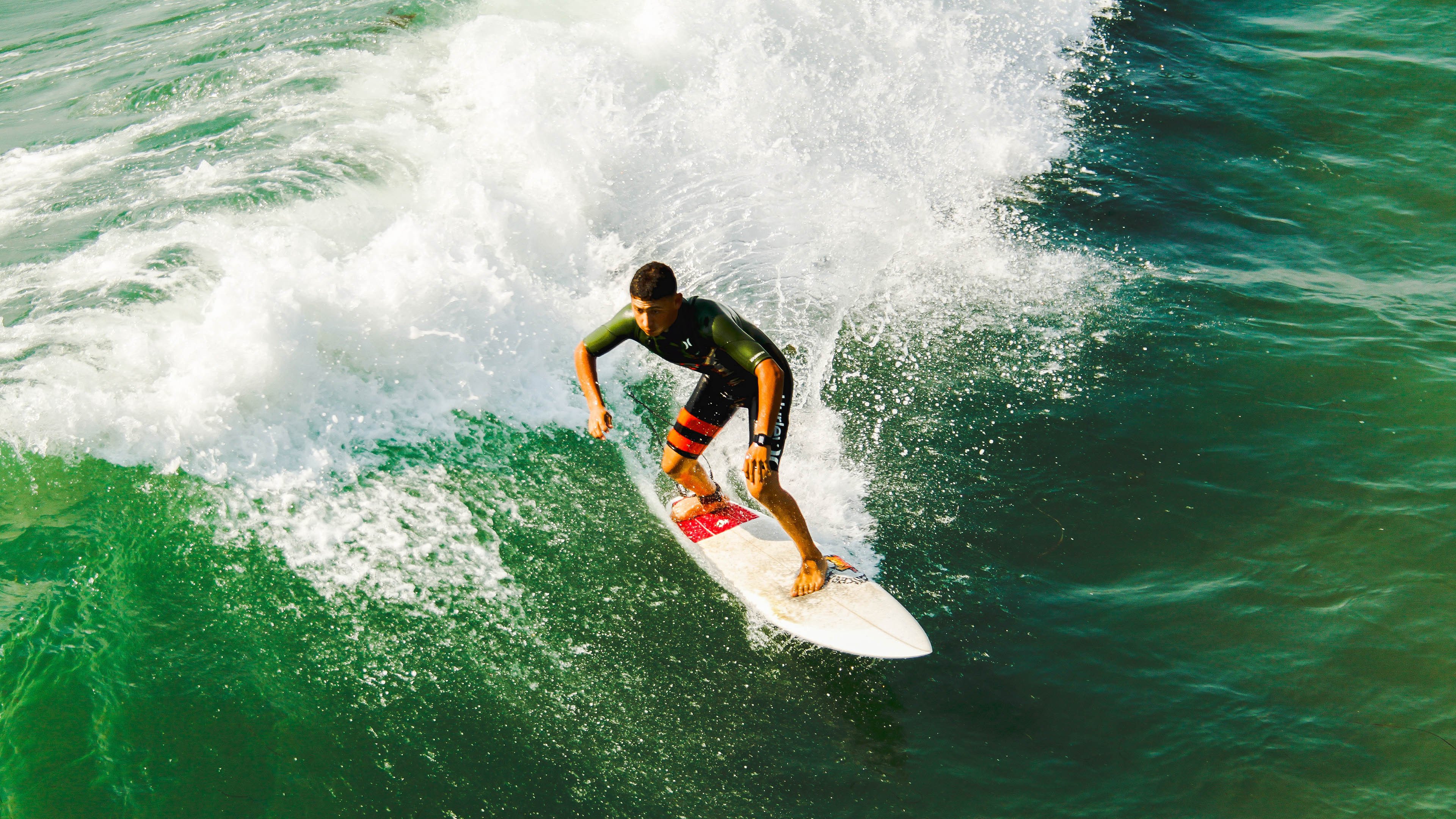 九游体育-_极光冰雪赛:在极寒中火拼速度_,极光寒冰拳